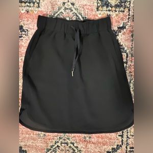 Lululemon black skirt with pockets